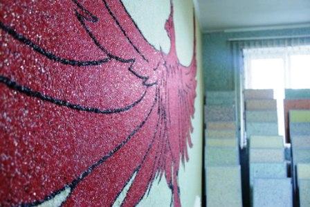 Рисунки жидкими обоями на стене в интерьере фото